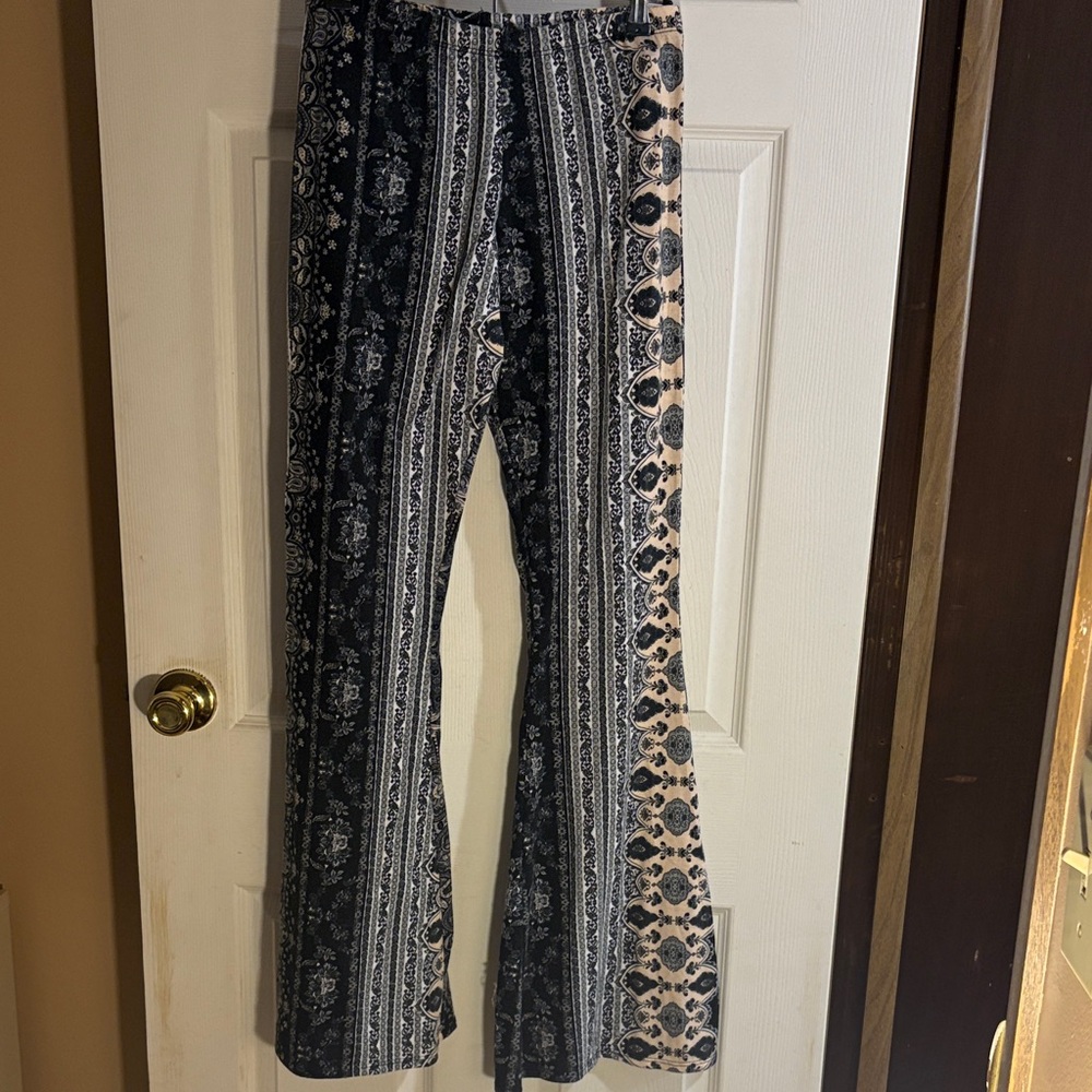 Patterned Wide-Leg Boho Pants - Black & Beige 26”w 34” inseam